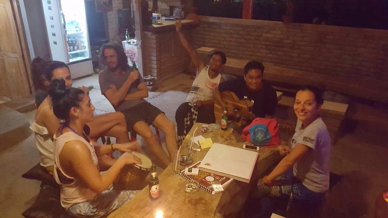 Lovina Apollo Hostel מראה חיצוני תמונה